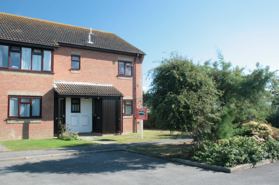 Property for Sale, East Wittering 33 Sandpiper Court Baileys Estate